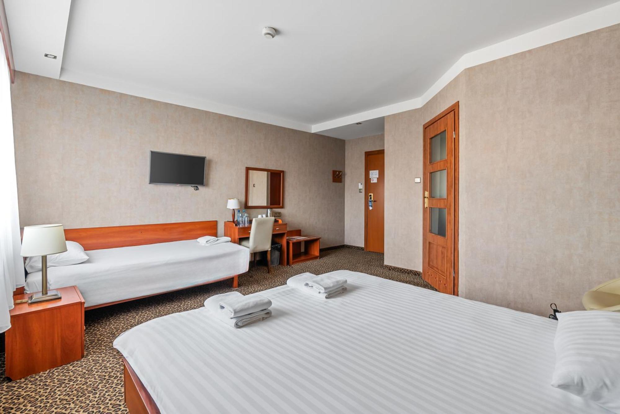 Hotel Diament Vacanza Katowice - Siemianowice Siemianowice Śląskie Exterior foto